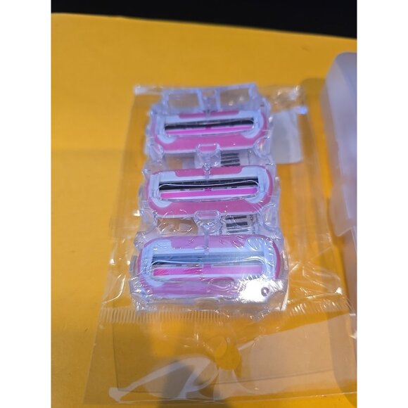 Handle & 7 Bikini Razors  Women's Disposable Shavers for Pubic Hair & Travel Use - Picture 2 of 3